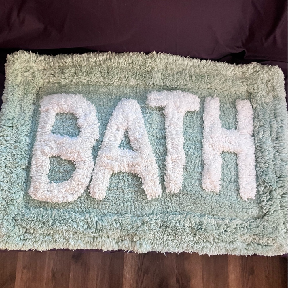Better Homes And Gardens Green and White Bath Mat
